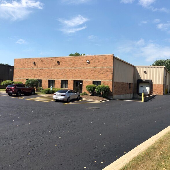 801 N Raddant Rd, Batavia, IL 60510