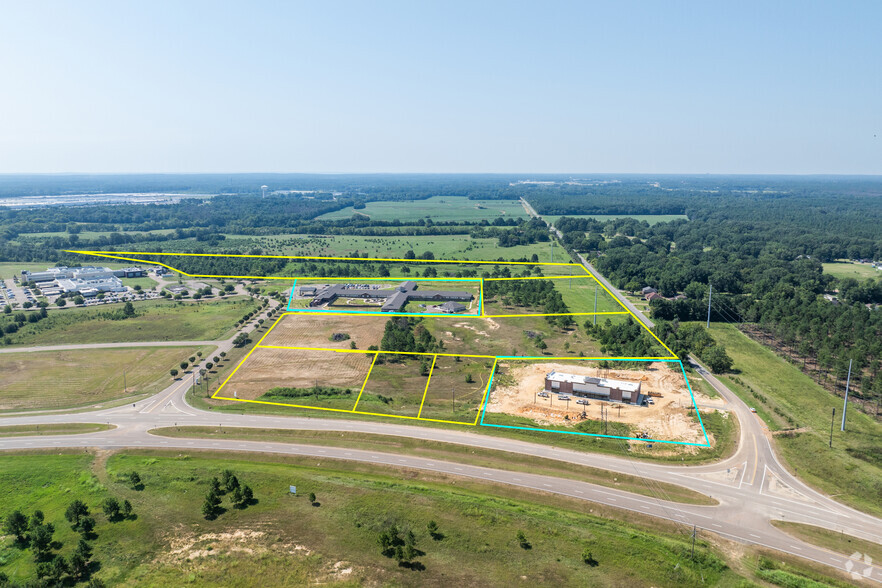 Nissan Parkway, Canton, MS for sale - Building Photo - Image 1 of 17