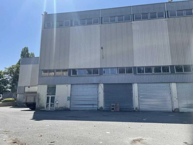 Flex in Garges-lès-Gonesse for lease - Building Photo - Image 2 of 3