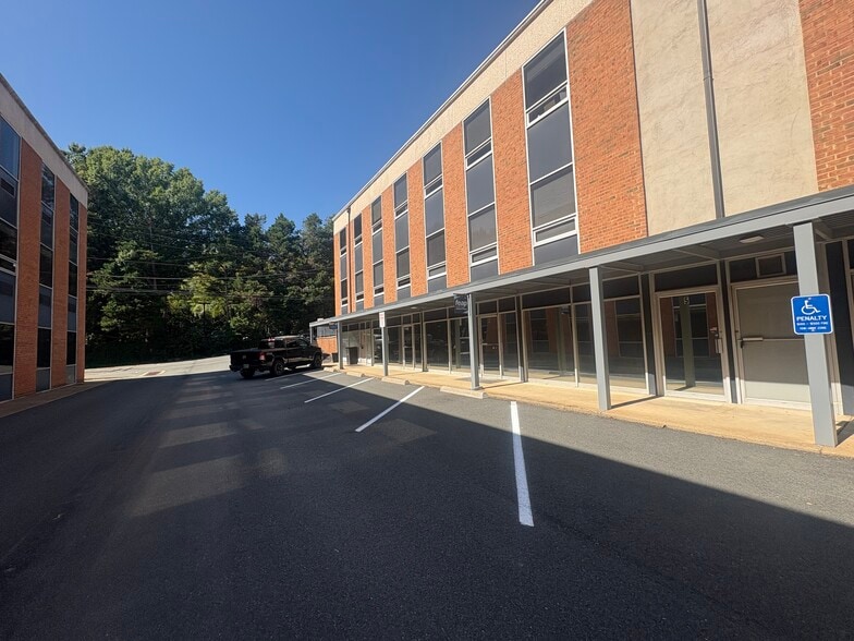 1932 Arlington Blvd, Charlottesville, VA for lease - Building Photo - Image 3 of 3