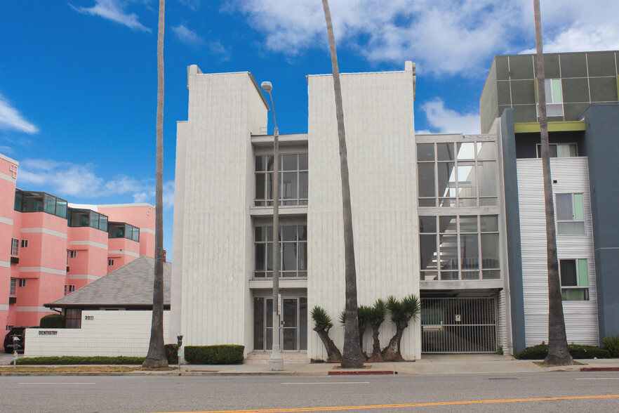 3011-3017 Santa Monica Blvd. portfolio of 2 properties for sale on LoopNet.com - Building Photo - Image 2 of 9