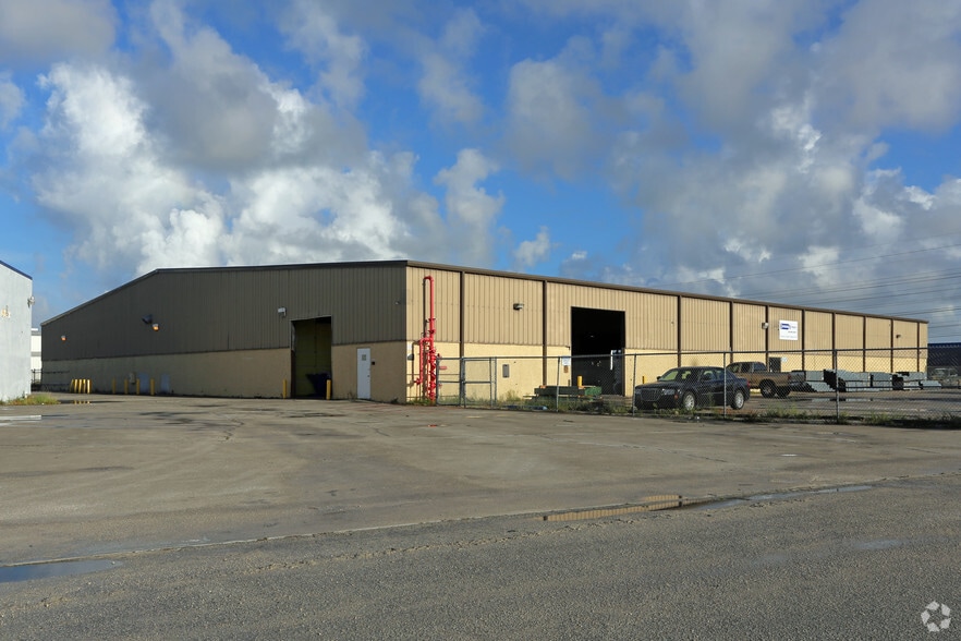 5449 Maule Way, Mangonia Park, FL for lease - Primary Photo - Image 1 of 6