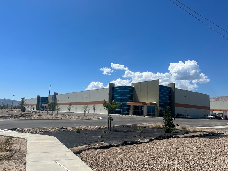 6308 W Crimson View Dr, South Jordan, UT for lease - Building Photo - Image 3 of 4