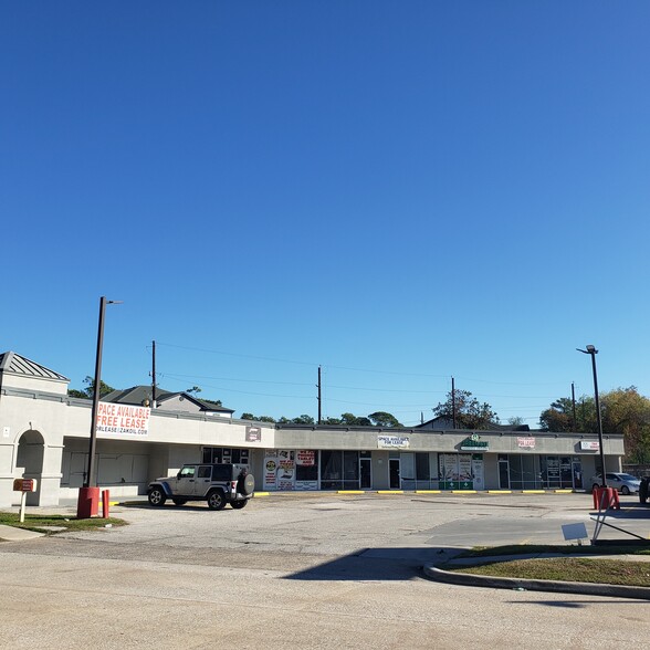 8011-8061 N Sam Houston Pky E, Humble, TX for lease - Building Photo - Image 2 of 4