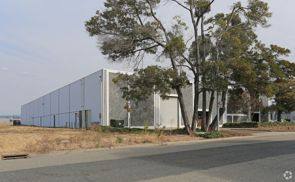 20684-20698 Corsair Blvd, Hayward, CA for lease - Building Photo - Image 3 of 3