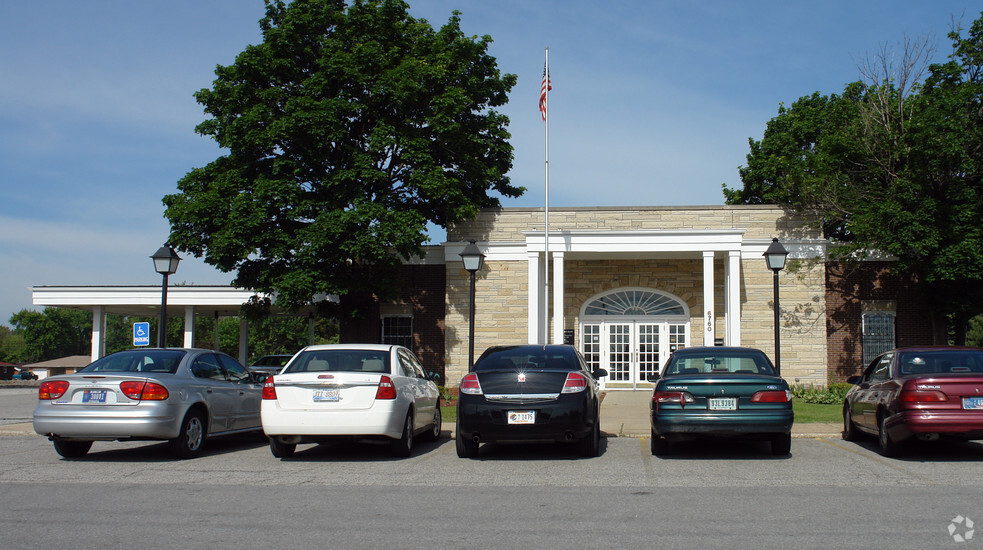 6760 Broadway, Merrillville, IN for sale - Primary Photo - Image 1 of 1