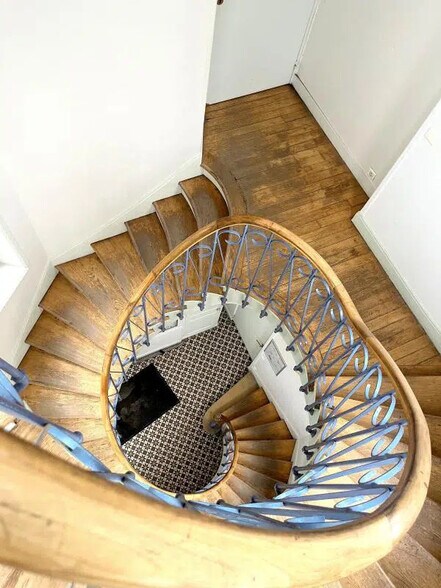 Office in Louveciennes for lease - Interior Photo - Image 2 of 12