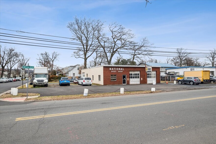 217 Lincoln Blvd, Middlesex, NJ for sale - Building Photo - Image 2 of 12