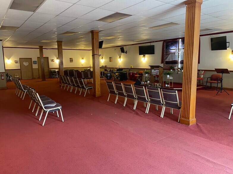 4860 Central St, Winchendon, MA 01475