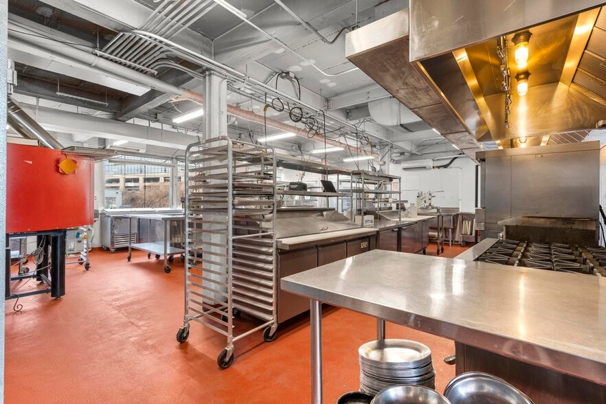 207 Greenwich Ave, Stamford, CT for sale - Building Photo - Image 1 of 33