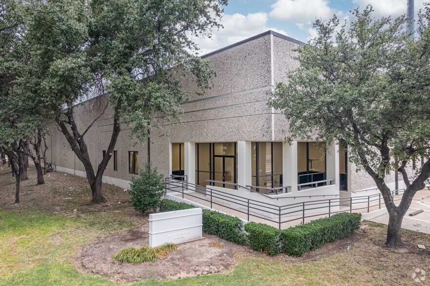 2140 Hutton Dr, Carrollton, TX for sale - Primary Photo - Image 1 of 1