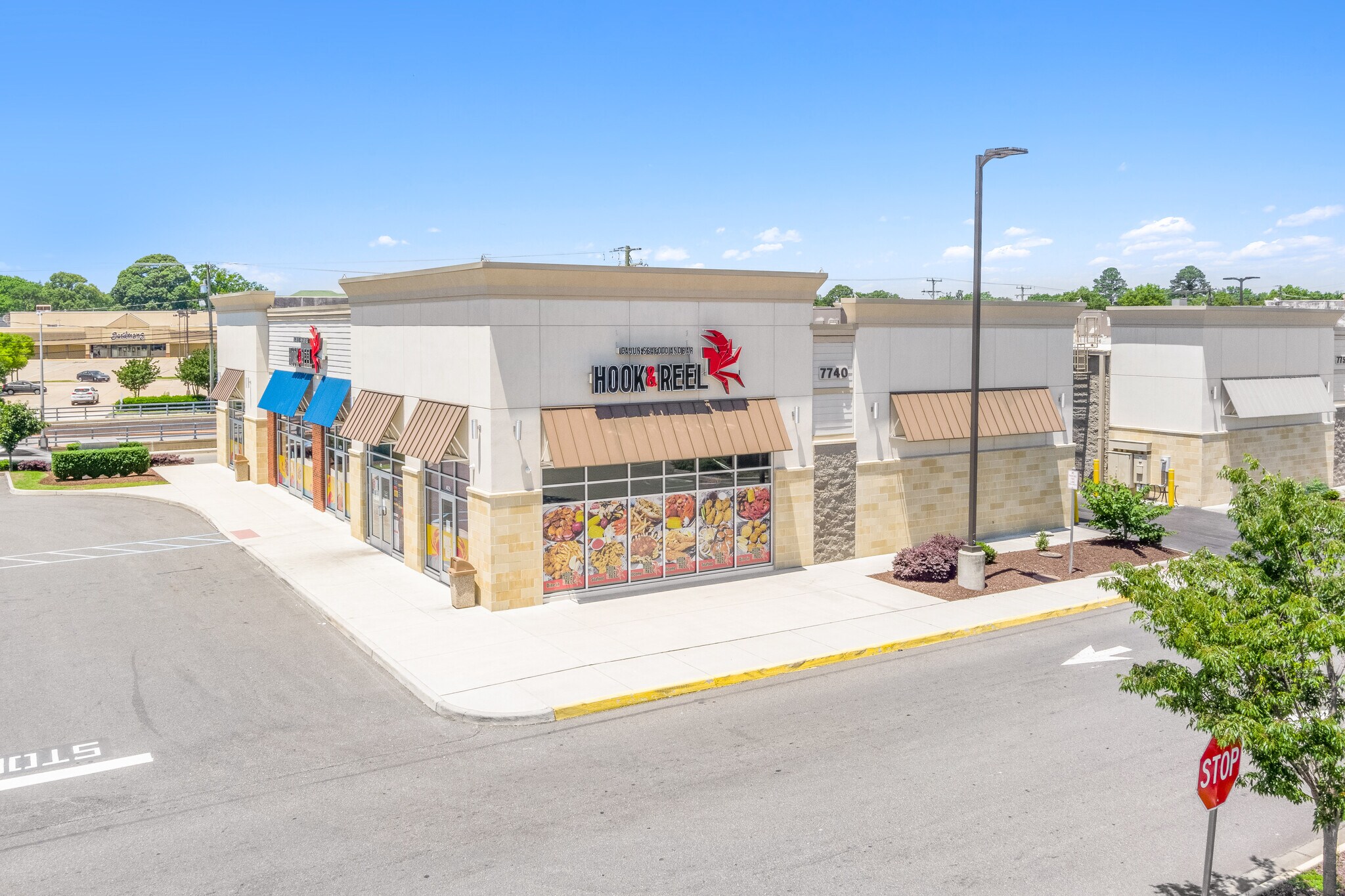 7740 Tidewater Dr, Norfolk, VA 23505 Hook & Reel Cajun Seafood