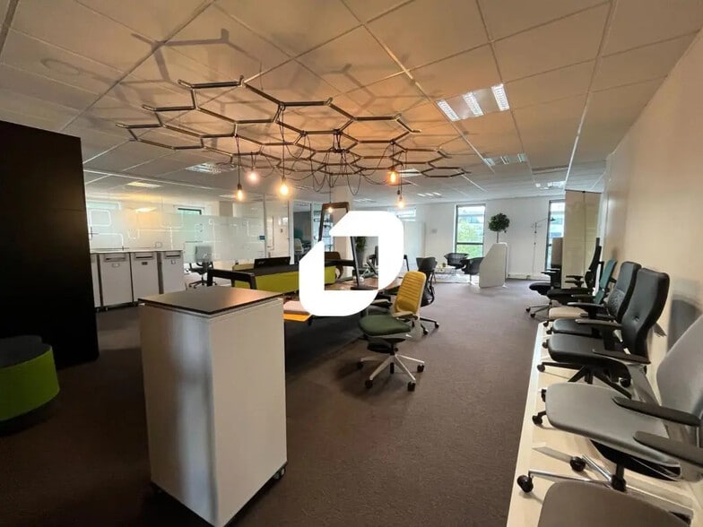 11-13 Rue John Hadley, Villeneuve-d'Ascq for lease - Building Photo - Image 1 of 30