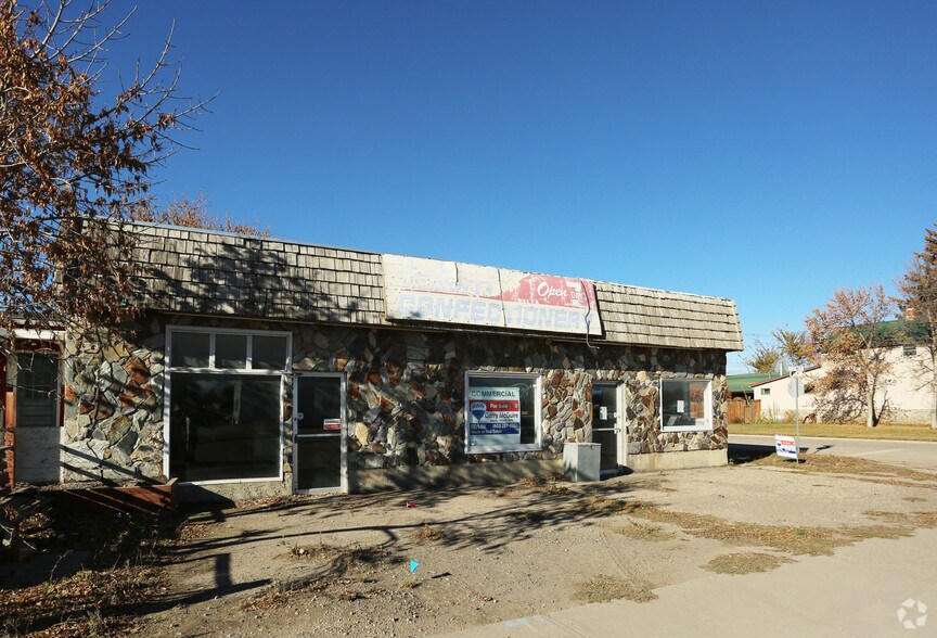 4725 1 St, Claresholm, AB T0L 0T0