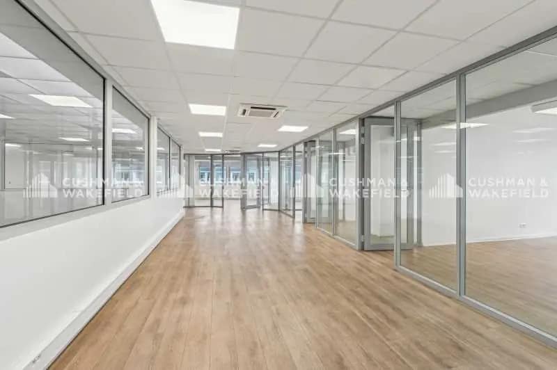 10-22 Rue D'Arras, Nanterre for lease - Interior Photo - Image 2 of 17
