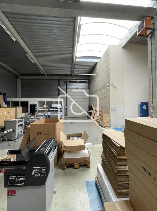 Industrial in Trappes for sale Building Photo- Image 1 of 13