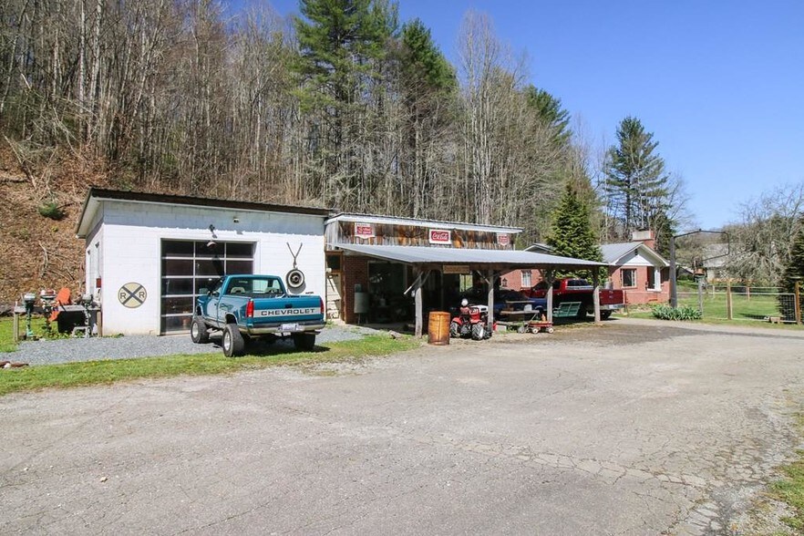 20042 Wayah Rd, Topton, NC 28781