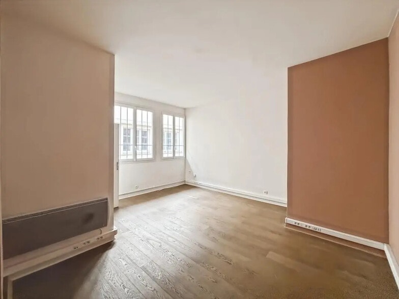 Office in Paris for lease - Building Photo - Image 3 of 6