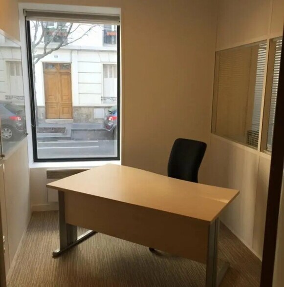 Retail in Vincennes for sale - Interior Photo - Image 3 of 5