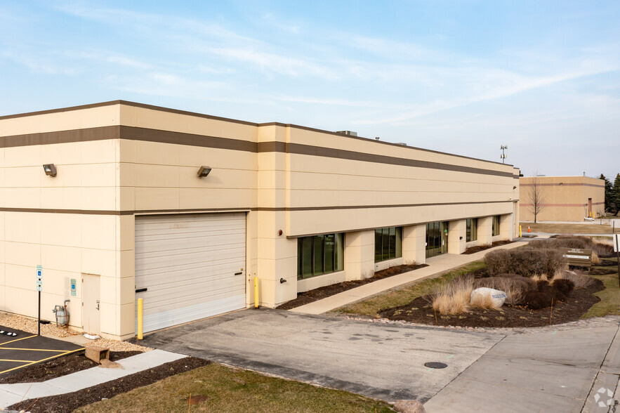 255-257 Beinoris Dr, Wood Dale, IL for lease - Primary Photo - Image 1 of 5