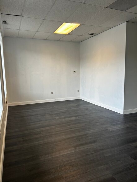 7610 Post Rd, North Kingstown, RI for lease - Interior Photo - Image 3 of 12