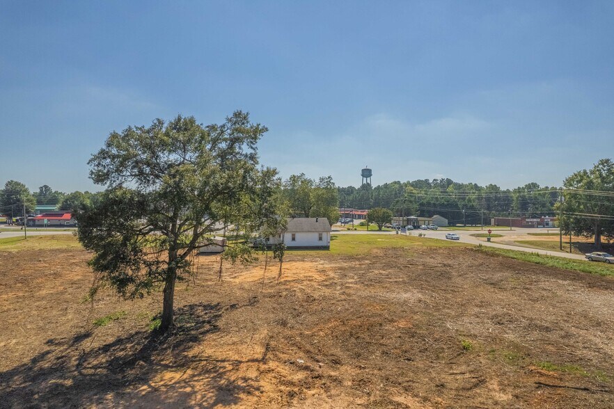 1070 Franklin Springs St, Royston, GA for sale - Building Photo - Image 3 of 21