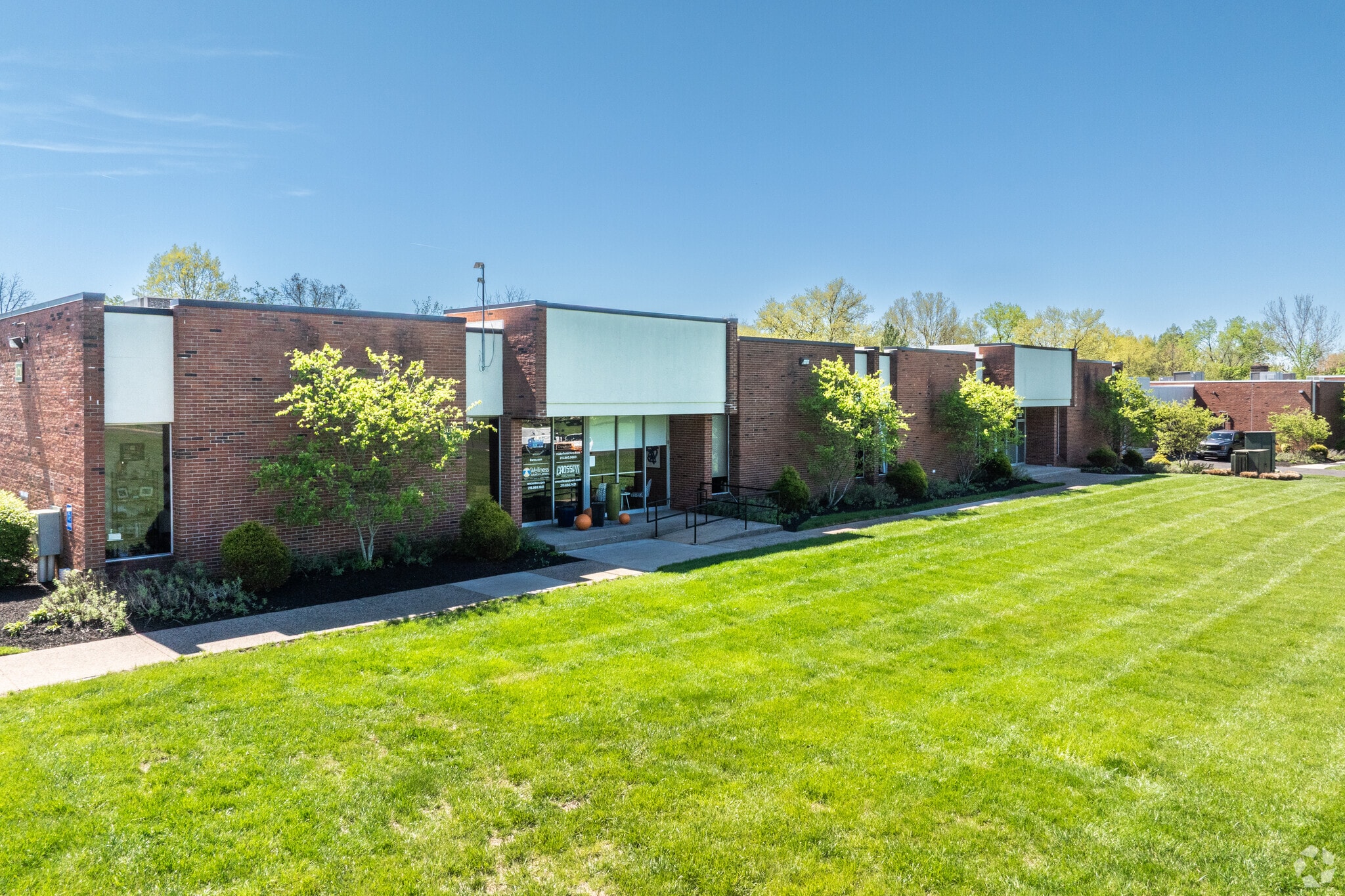 121 Friends Ln, Newtown, PA for sale Primary Photo- Image 1 of 2