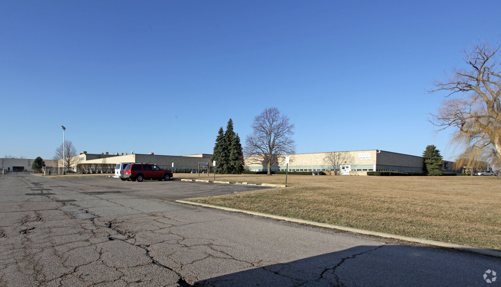 1800 W Hawthorne Ln, West Chicago, IL for lease - Building Photo - Image 1 of 1