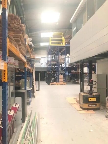 Office in Montigny-le-Bretonneux for lease - Interior Photo - Image 3 of 31