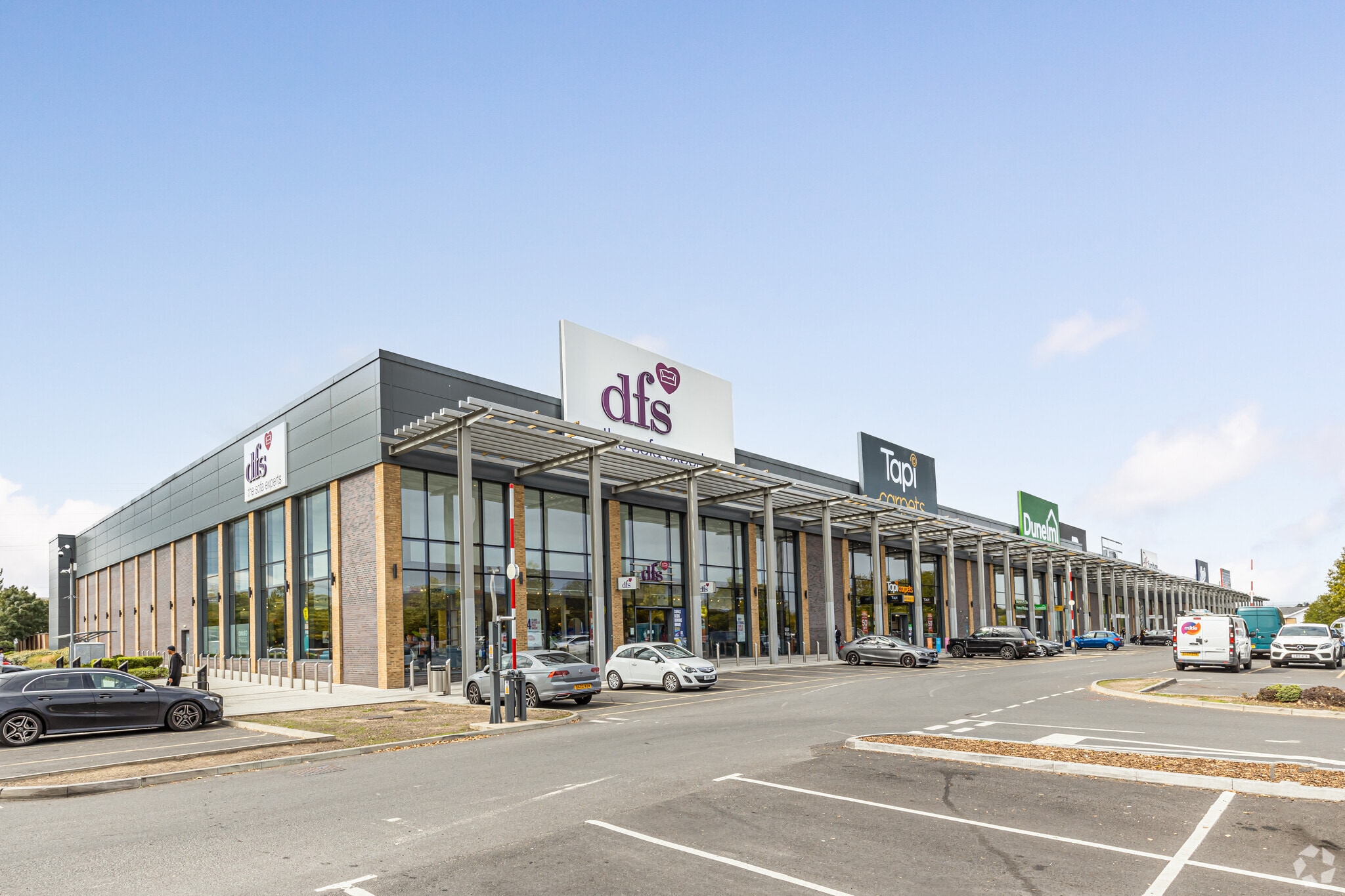 8-20 Daniell Way, Croydon for sale Primary Photo- Image 1 of 1