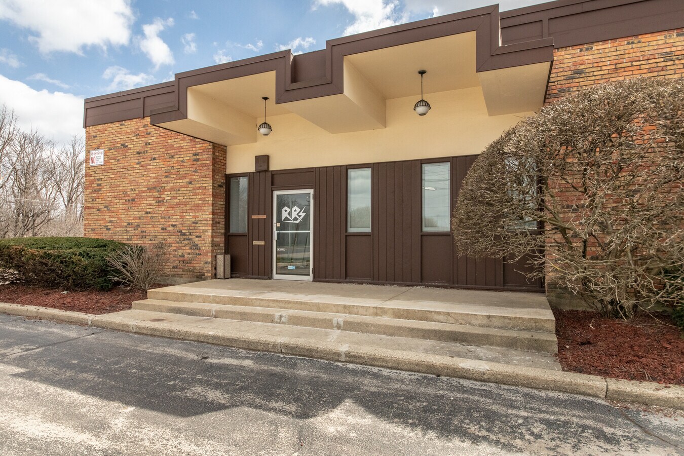 110 S River Rd, Des Plaines, IL 60016