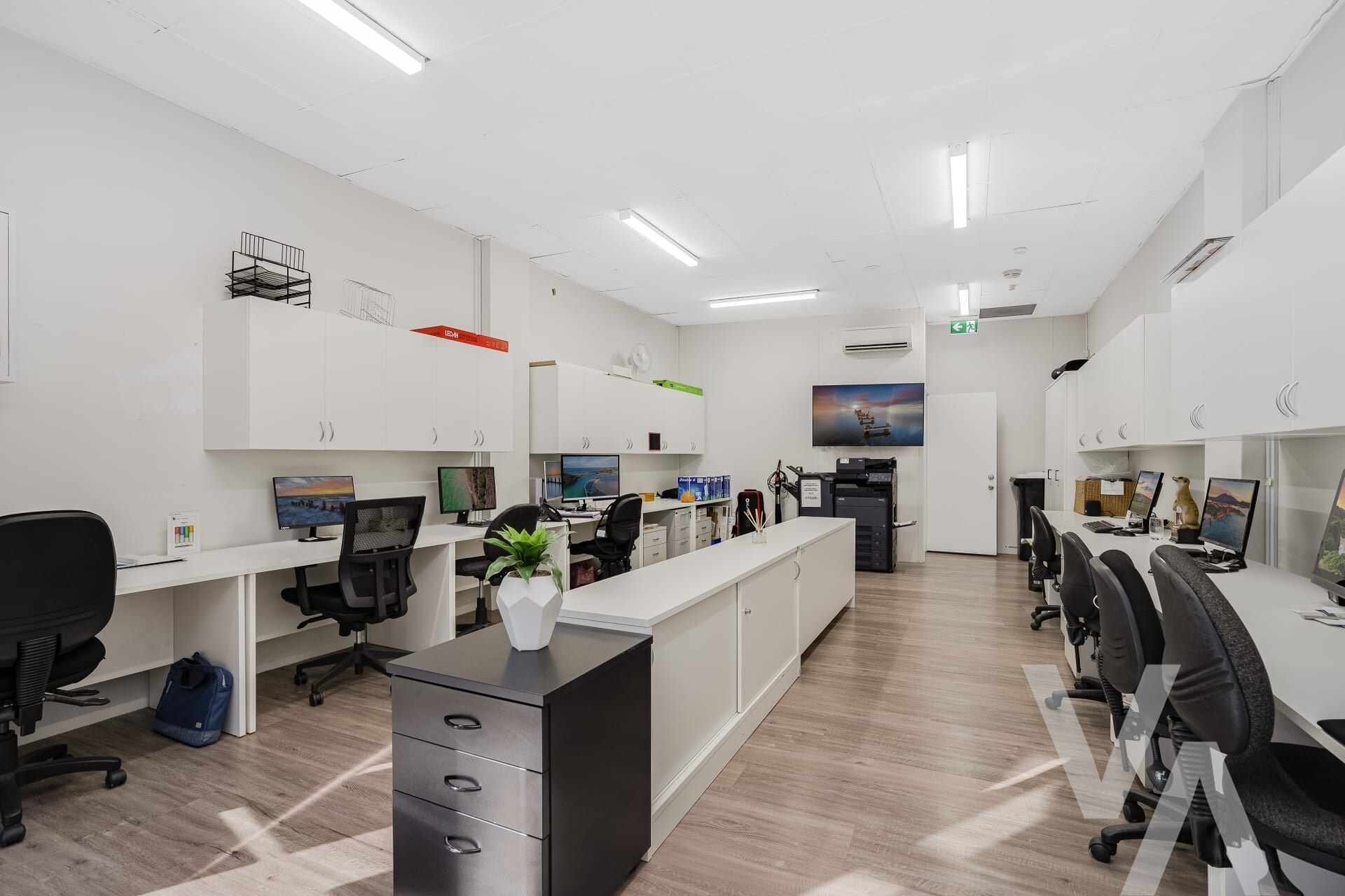 575 Pacific Hwy, Belmont for lease Interior Photo- Image 1 of 2
