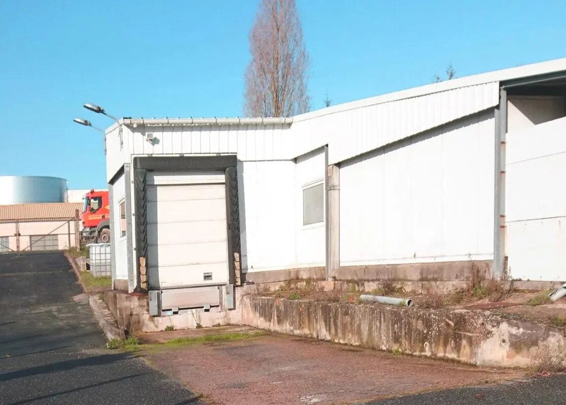 Flex in Dissay for sale Building Photo- Image 1 of 6