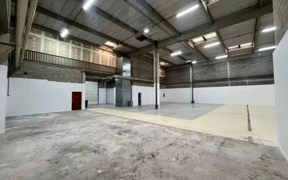 Flex in Sarcelles for lease - Interior Photo - Image 1 of 5
