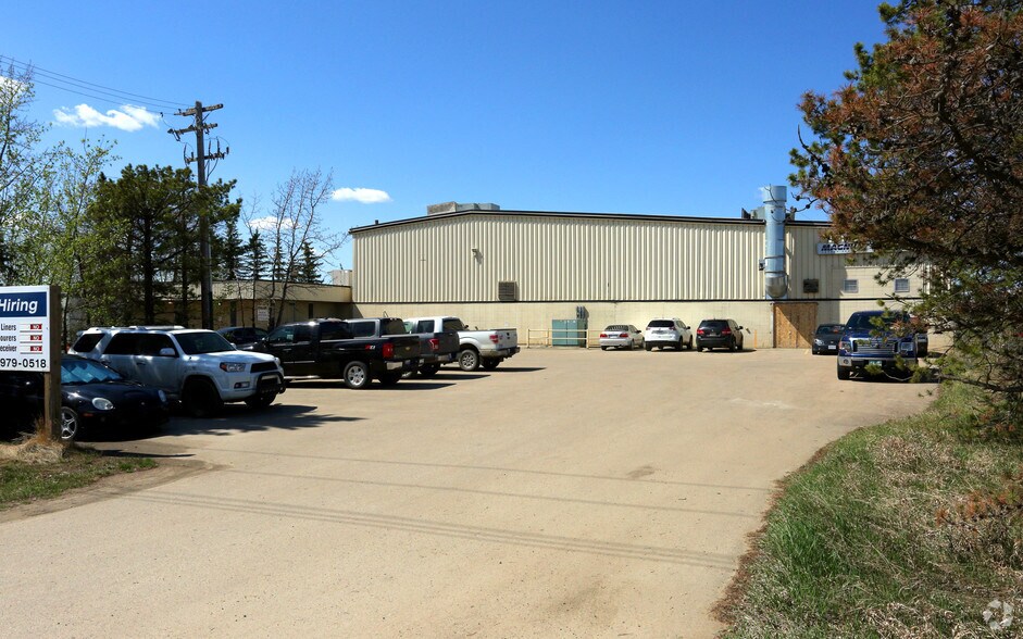 2102 5th St, Leduc County, AB T9E 7X3