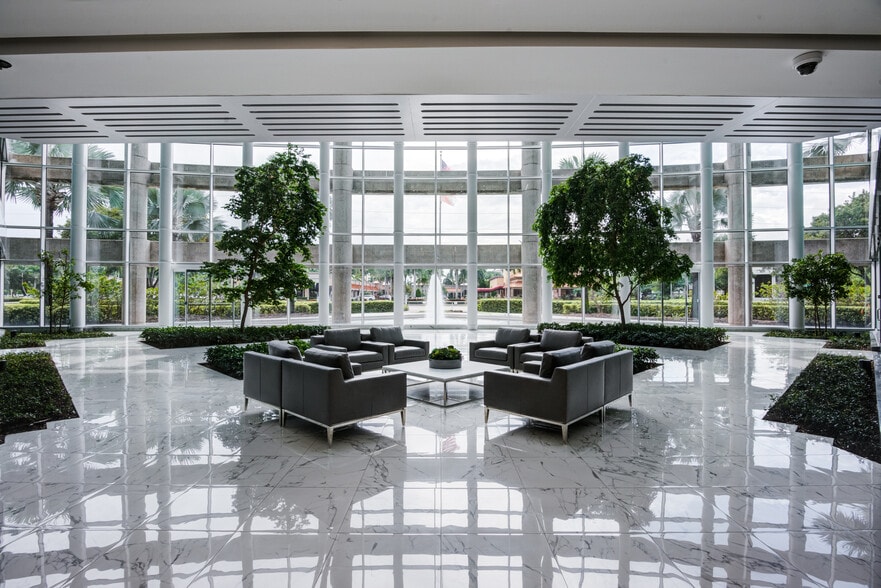 2255 Glades Rd, Boca Raton, FL for lease - Building Photo - Image 2 of 21