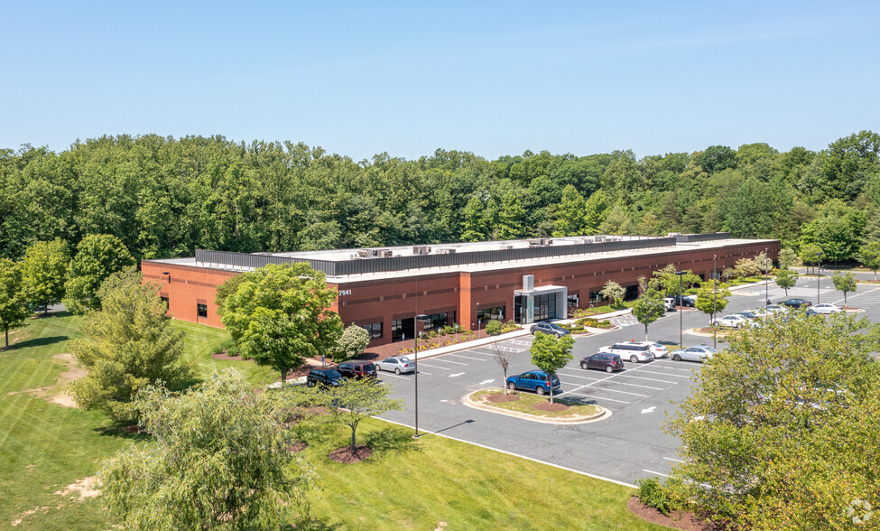 7941 Corporate Dr, Baltimore, MD for lease - Building Photo - Image 1 of 6