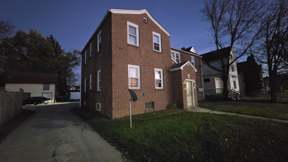 716 Kishwaukee St, Rockford, IL for sale - Building Photo - Image 3 of 5