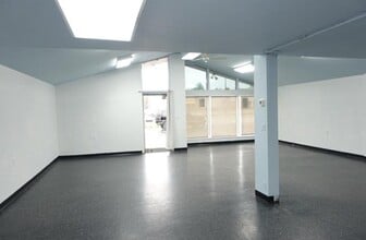 257 Division St, Stevens Point, WI for lease Interior Photo- Image 2 of 7