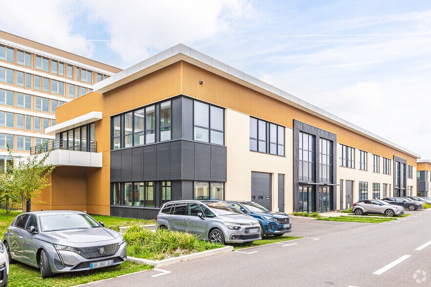 Flex in Nanterre for lease - Primary Photo - Image 1 of 3