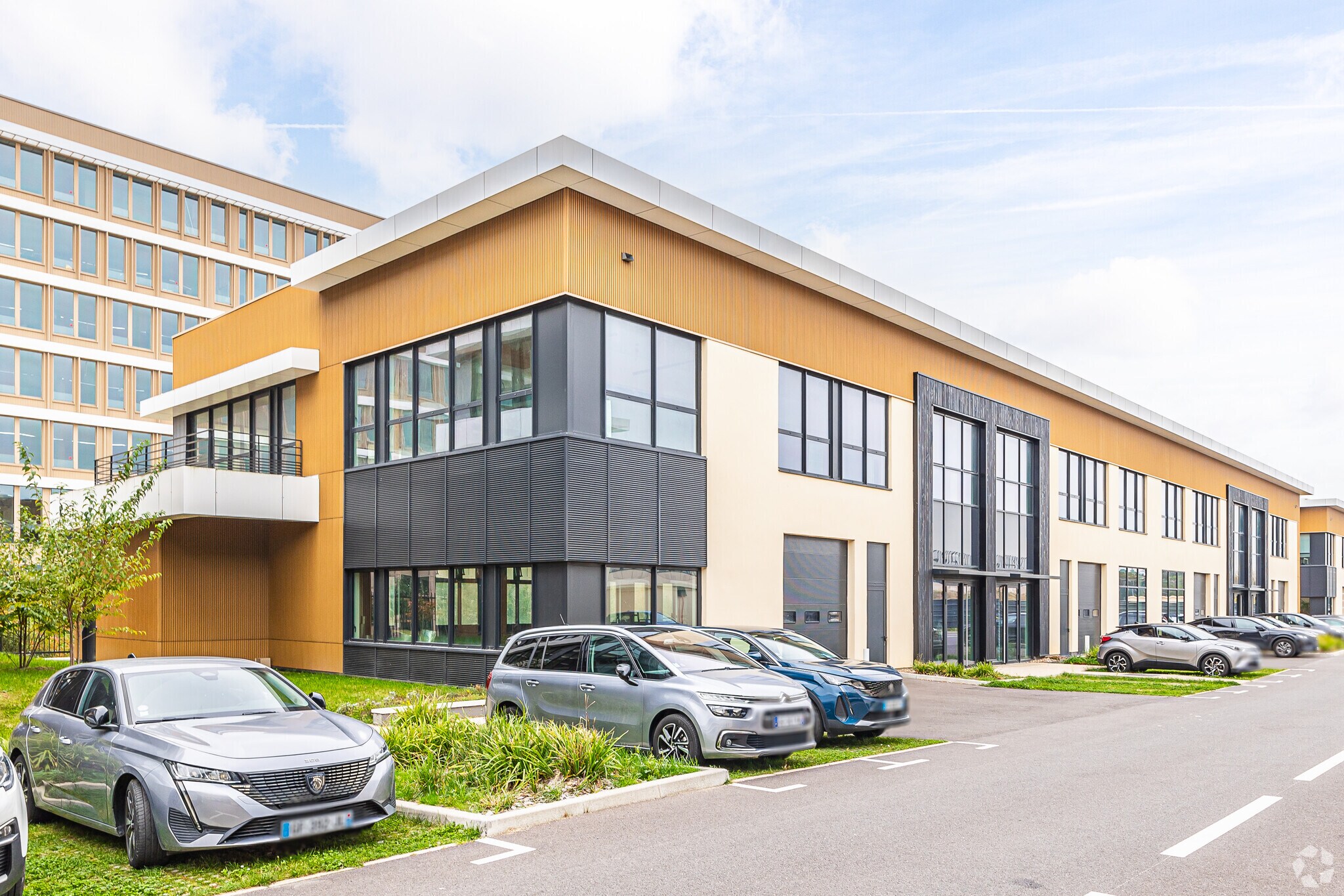 Flex in Nanterre for lease Primary Photo- Image 1 of 4