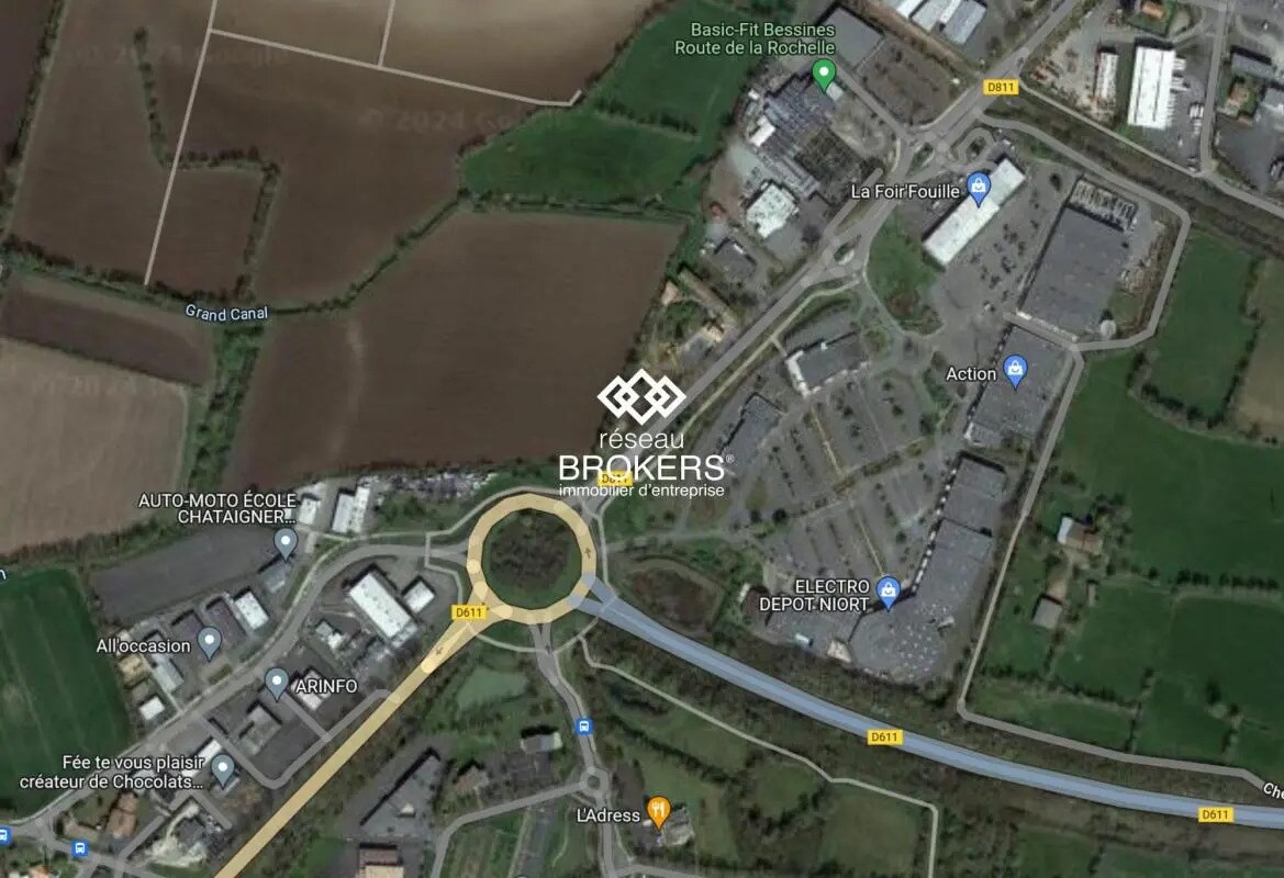 Retail in Bessines for lease Building Photo- Image 1 of 3