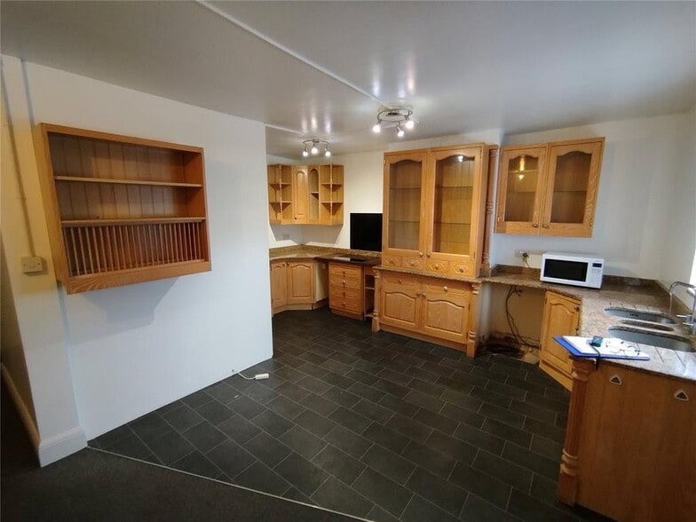 1111-1121 London Rd, Leigh On Sea for lease - Building Photo - Image 2 of 8