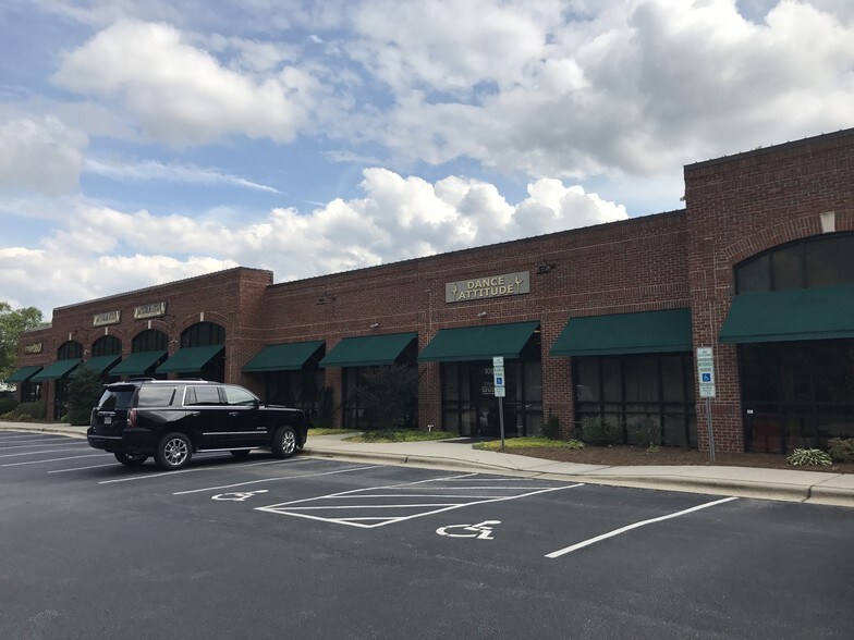 8471 Garvey Dr, Raleigh, NC 27616