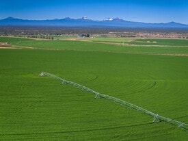 Powell Butte Hay Farm | 990 Acres - Barndominium