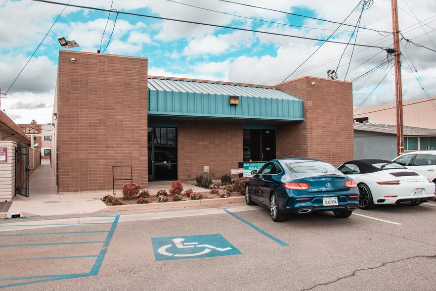 1705 28th St, Bakersfield, CA for lease - Building Photo - Image 3 of 20