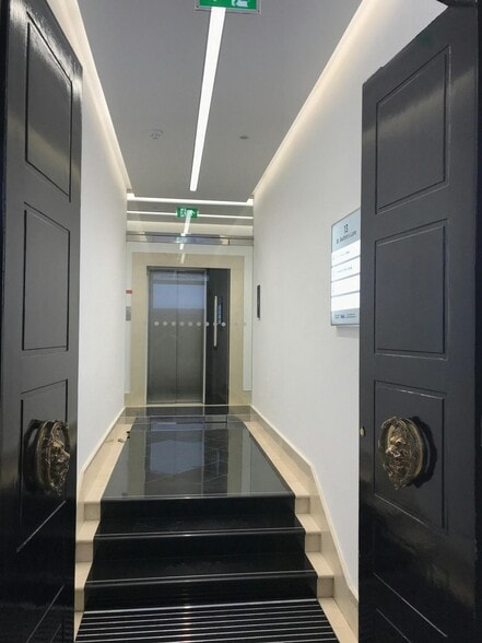 13 St Swithins Ln, London for lease - Building Photo - Image 3 of 16