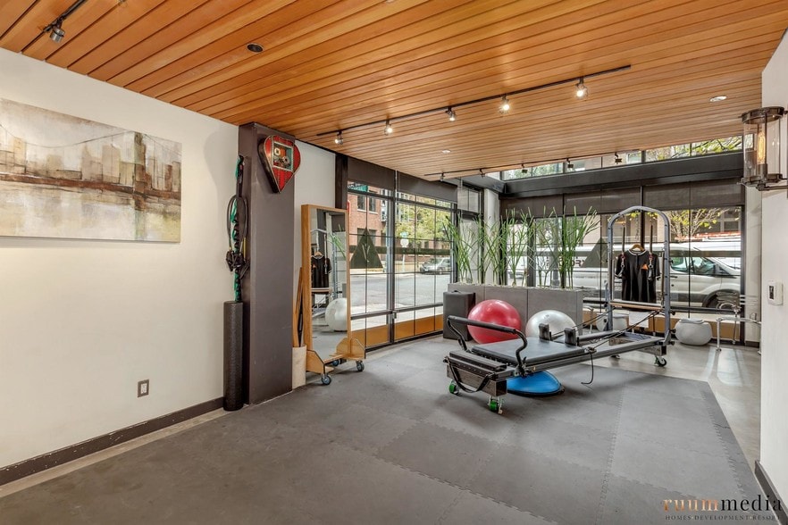 1030 NW 12th Ave, Portland, OR for lease - Interior Photo - Image 3 of 29