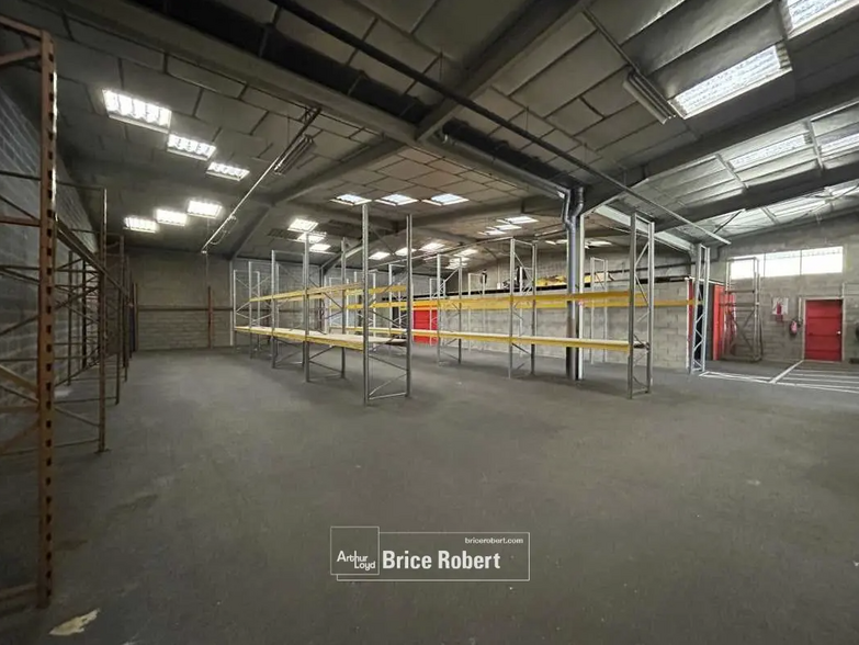 Industrial in Vaulx-en-Velin for sale - Building Photo - Image 2 of 2