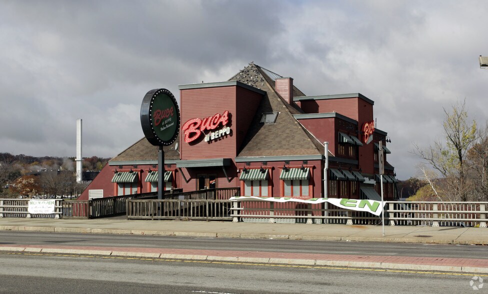 7 Boston Tpke, Shrewsbury, MA for lease - Primary Photo - Image 1 of 9